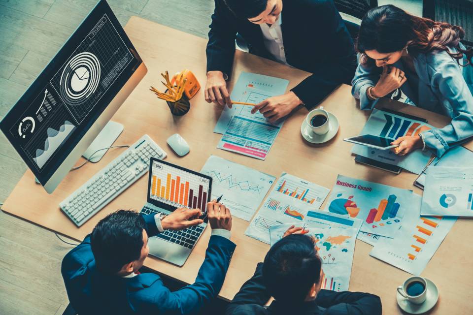 Gestión de Relaciones con Clientes (CRM) vs Software del Portal del Asesor o Cliente