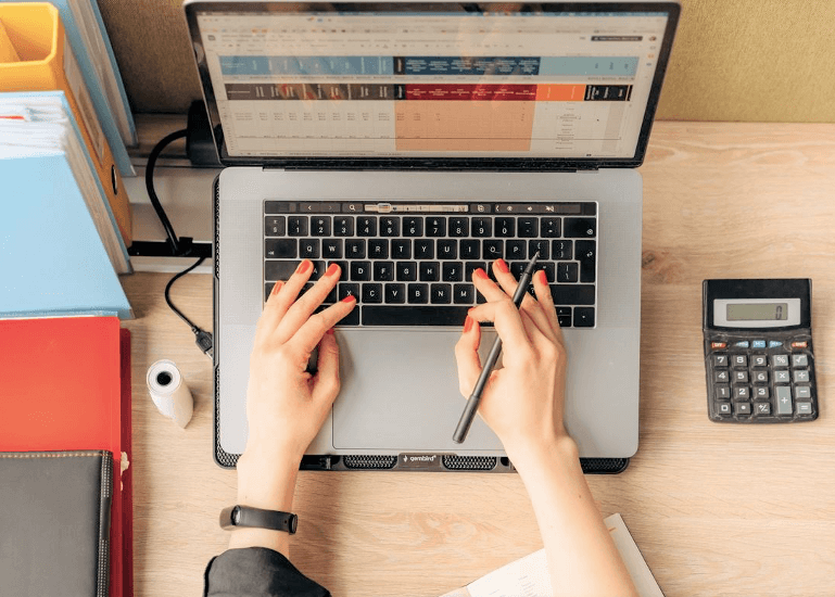 Estrategia para asesores: cómo educar a tus clientes sobre la facturación electrónica